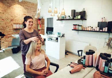 How to Get a Great Job as a Fashion Cosmetologist
